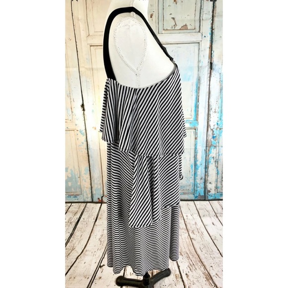 💥HP💥LANE BRYANT Striped Cross Front Tiered Dress - Picture 5 of 7